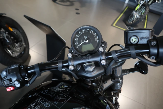 2026 Triumph, dovoz Kanada — foto 4 z 5