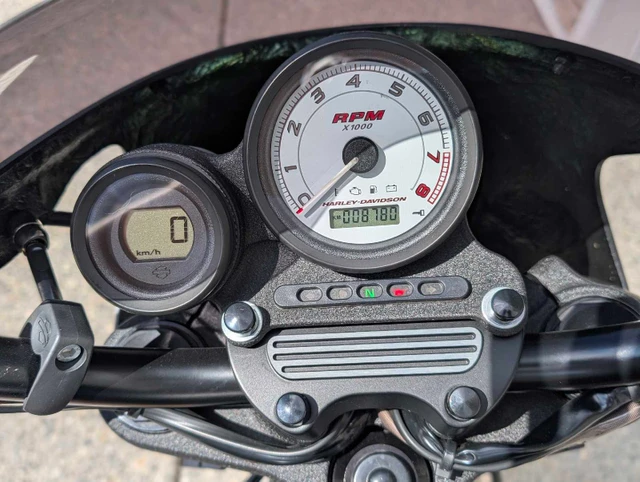 2011 Harley-Davidson, 8 800 km, dovoz Kanada — foto 4 z 5