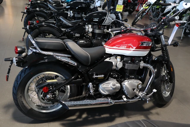 2026 Triumph, dovoz Kanada — foto 2 z 5