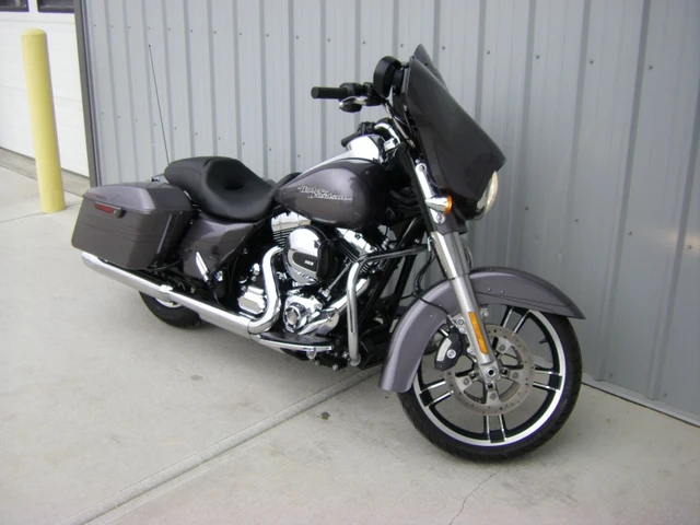 2015 Harley-Davidson, 34 914 km, dovoz Kanada — foto 2 z 5