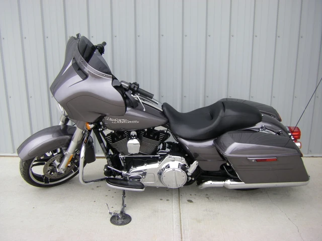 2015 Harley-Davidson, 34 914 km, dovoz Kanada — foto 4 z 5