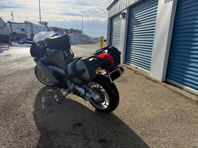 2005 BMW, 28 584 km, dovoz Kanada — foto 3 z 5