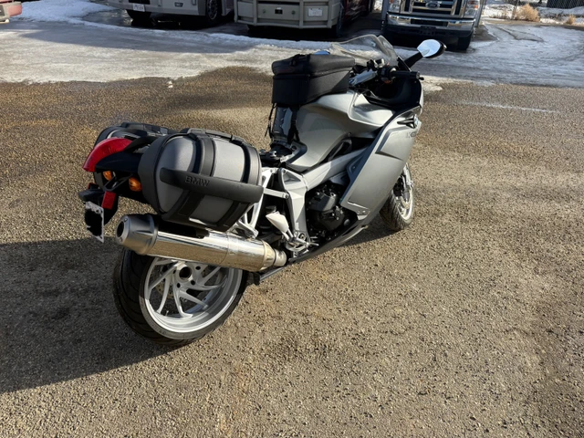 2005 BMW, 28 584 km, dovoz Kanada — foto 4 z 5