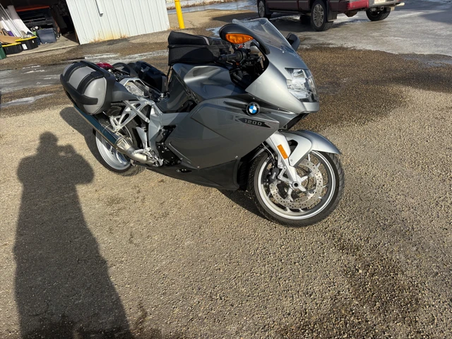 2005 BMW, 28 584 km, dovoz Kanada — foto 5 z 5