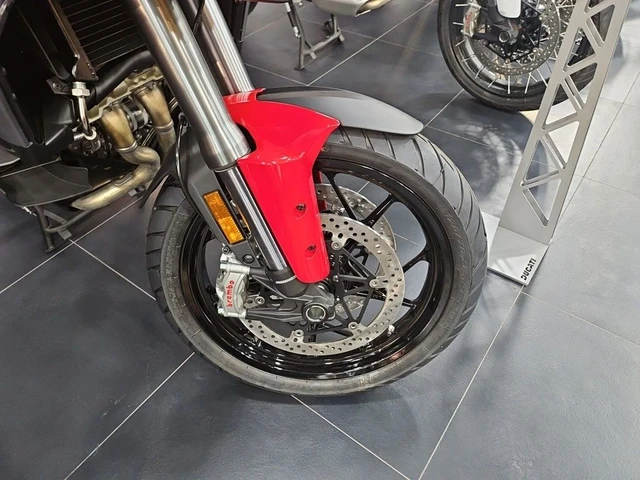 2026 Ducati, červená, 12 km, dovoz Kanada — foto 5 z 5