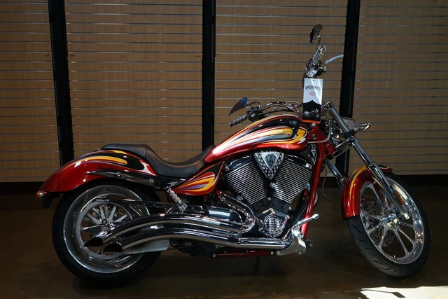2008 Victory, dovoz Kanada — foto 2 z 5