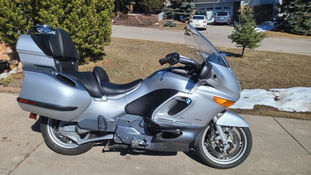 2002 BMW, 47 000 km, dovoz Kanada — foto 2 z 3