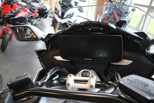 2026 BMW, dovoz Kanada — foto 4 z 5