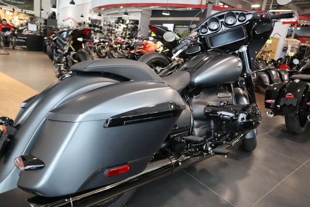 2025 BMW, šedá, dovoz Kanada — foto 3 z 5