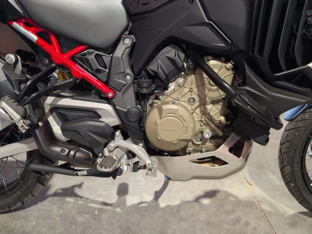 2024 Ducati, 7 924 km, dovoz Kanada — foto 3 z 5