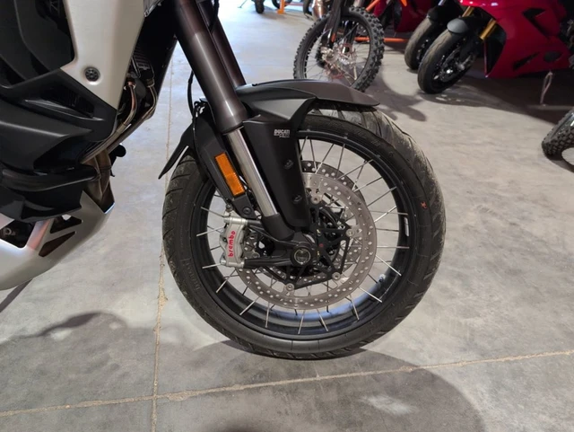 2024 Ducati, 7 924 km, dovoz Kanada — foto 5 z 5