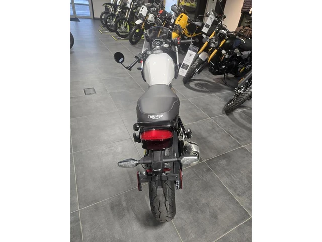 2026 Triumph, 1 km, dovoz Kanada — foto 2 z 5