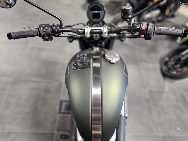 2026 Triumph, 1 km, dovoz Kanada — foto 4 z 5