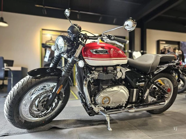2026 Triumph, 1 km, dovoz Kanada — foto 2 z 5