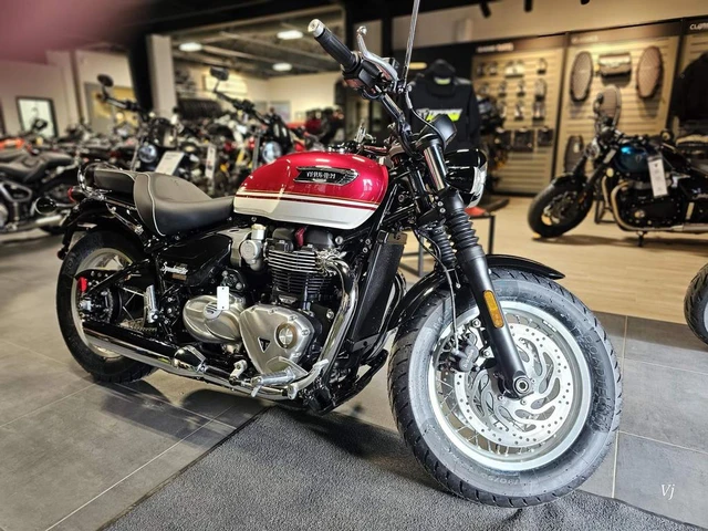 2026 Triumph, 1 km, dovoz Kanada — foto 3 z 5