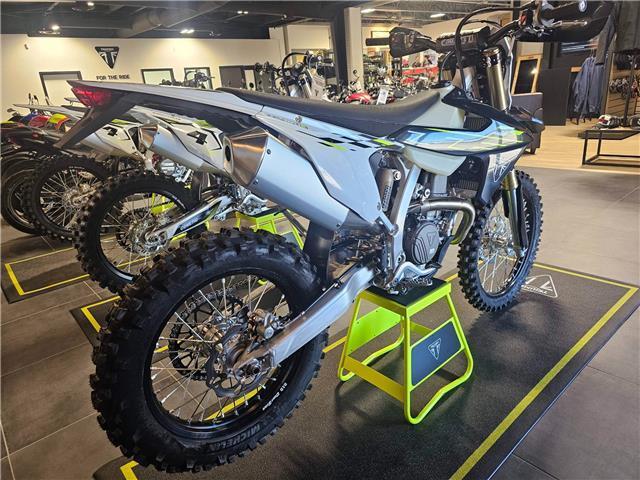 2026 Triumph, 1 km, dovoz Kanada — foto 2 z 5