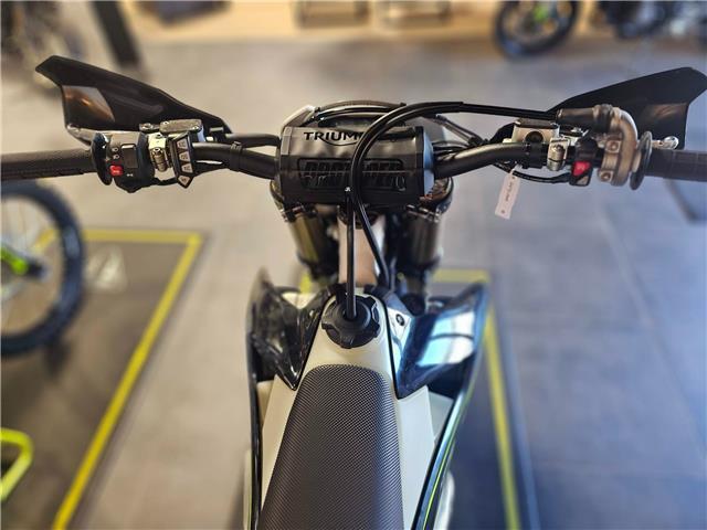 2026 Triumph, 1 km, dovoz Kanada — foto 4 z 5