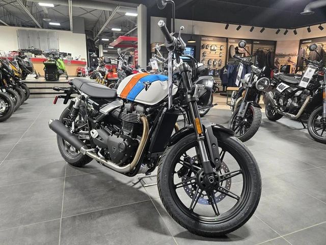 2026 Triumph, 1 km, dovoz Kanada — foto 2 z 5