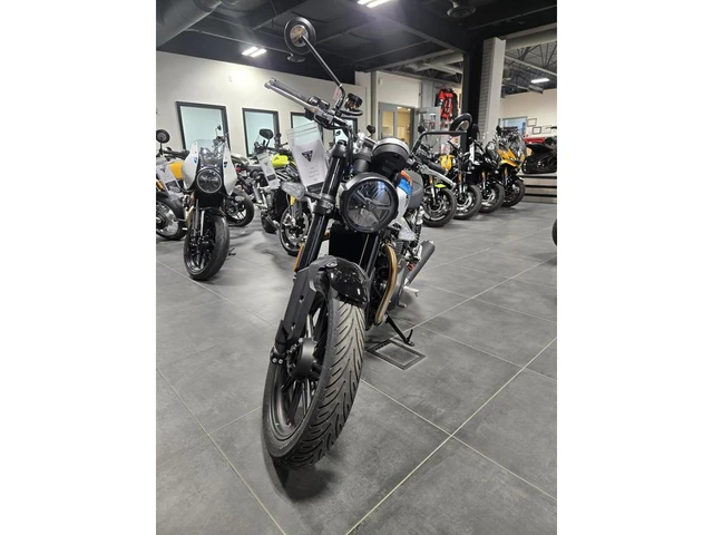2026 Triumph, 1 km, dovoz Kanada — foto 3 z 5