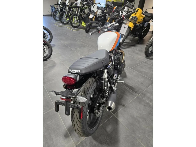 2026 Triumph, 1 km, dovoz Kanada — foto 5 z 5