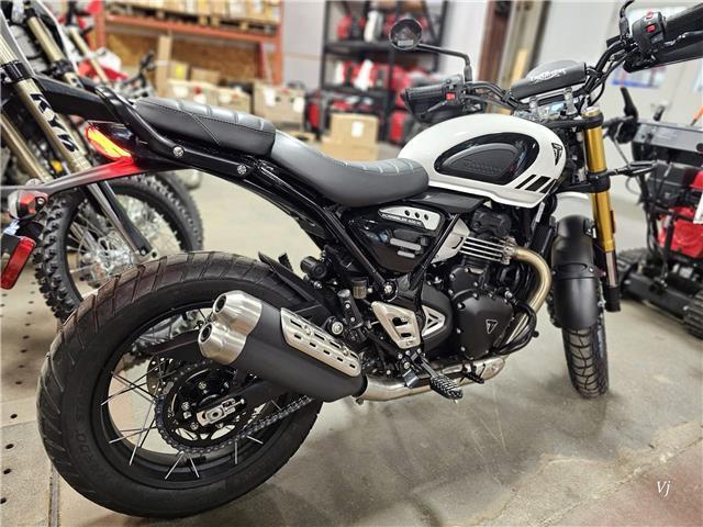 2026 Triumph, 1 km, dovoz Kanada — foto 3 z 5