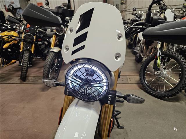 2026 Triumph, 1 km, dovoz Kanada — foto 4 z 5