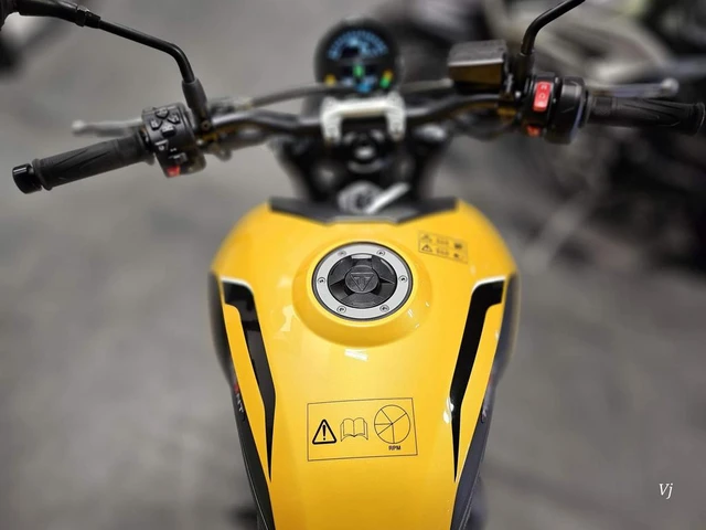 2026 Triumph, 2 km, dovoz Kanada — foto 3 z 5