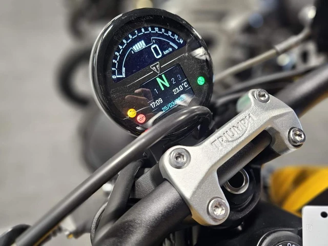 2026 Triumph, 2 km, dovoz Kanada — foto 4 z 5