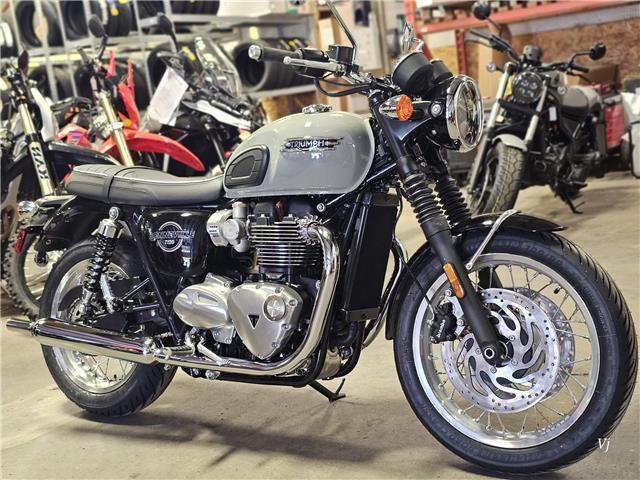 2026 Triumph, 2 km, dovoz Kanada — foto 2 z 5