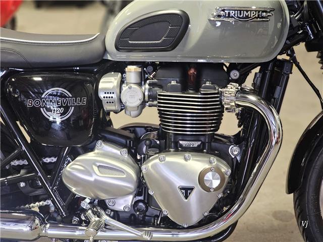 2026 Triumph, 2 km, dovoz Kanada — foto 3 z 5