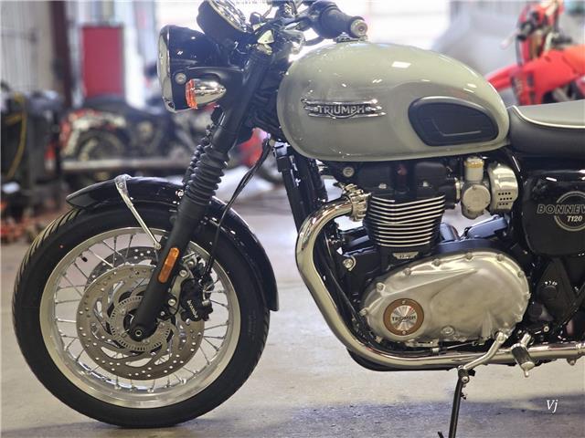 2026 Triumph, 2 km, dovoz Kanada — foto 5 z 5