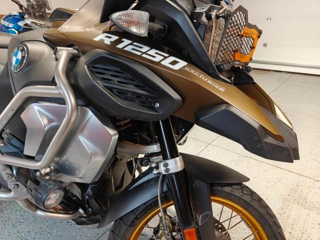 2020 BMW, 23 500 km, dovoz Kanada — foto 2 z 5