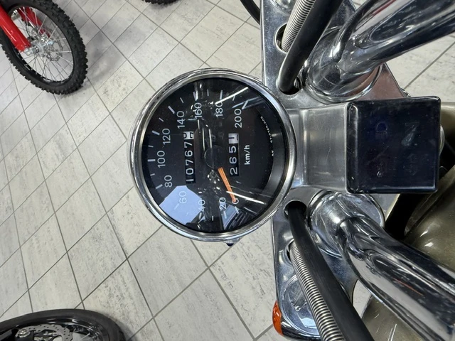 2008 Suzuki, 10 767 km, dovoz Kanada — foto 2 z 2