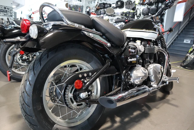 2026 Triumph, černá, dovoz Kanada — foto 3 z 5