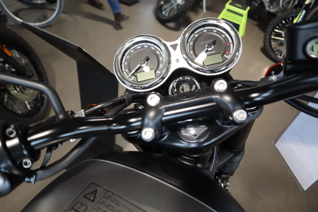 2026 Triumph, černá, dovoz Kanada — foto 3 z 5