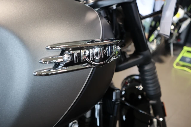2026 Triumph, černá, dovoz Kanada — foto 4 z 5