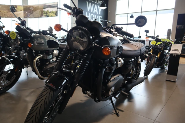 2026 Triumph, černá, dovoz Kanada — foto 5 z 5