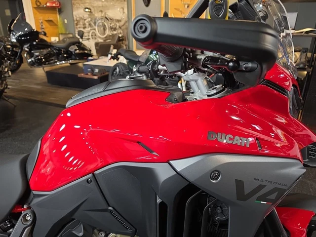 2026 Ducati, 12 km, dovoz Kanada — foto 4 z 5