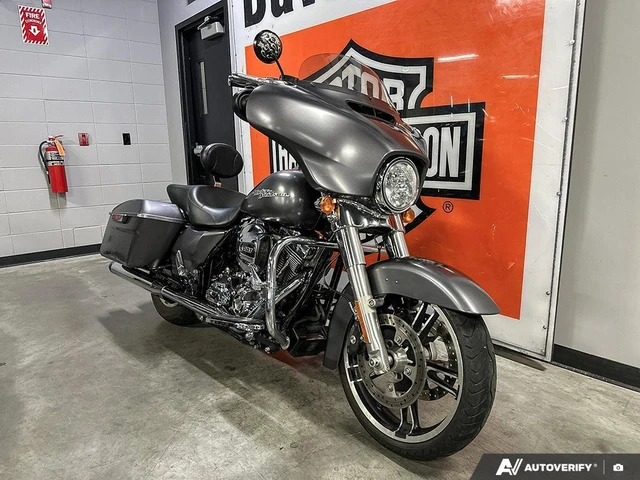 2015 Harley-Davidson, 78 646 km, dovoz Kanada — foto 2 z 5