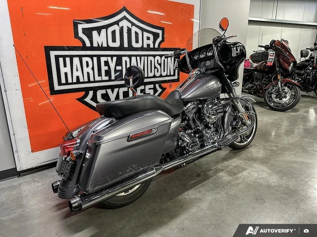 2015 Harley-Davidson, 78 646 km, dovoz Kanada — foto 4 z 5