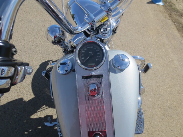 2005 Harley-Davidson, červená, 39 000 km, dovoz Kanada — foto 4 z 5