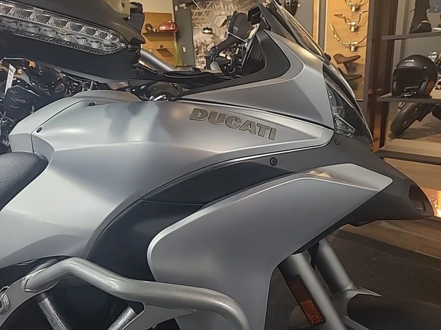 2014 Ducati, 6 208 km, dovoz Kanada — foto 4 z 5