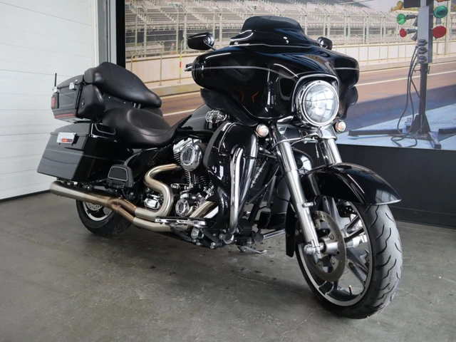 2011 Harley-Davidson, 54 376 km, dovoz Kanada — foto 2 z 5