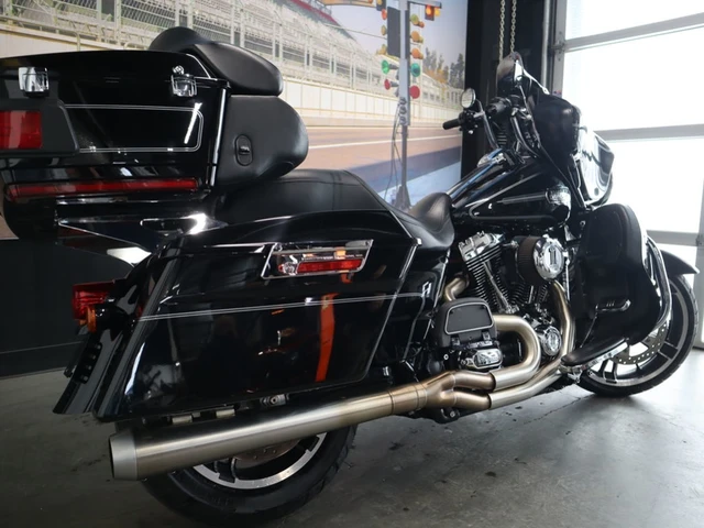 2011 Harley-Davidson, 54 376 km, dovoz Kanada — foto 4 z 5