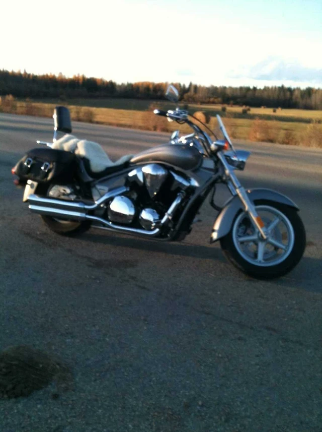 2012 Honda, červená, 20 000 km, dovoz Kanada — foto 3 z 3