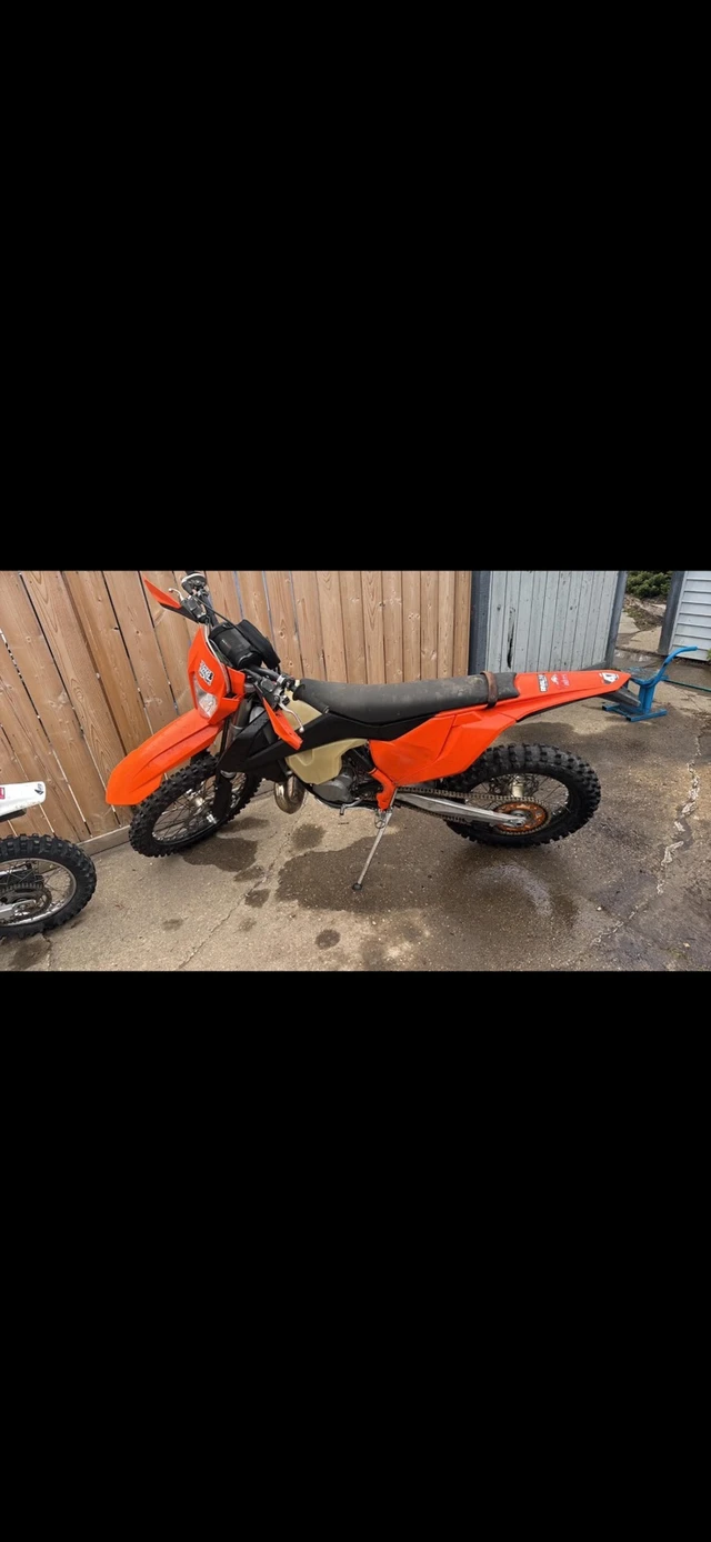 2017 KTM, dovoz Kanada — foto 4 z 5