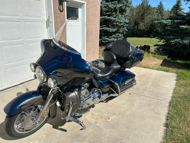 2010 Harley-Davidson, červená, 54 000 km, dovoz Kanada — foto 2 z 5