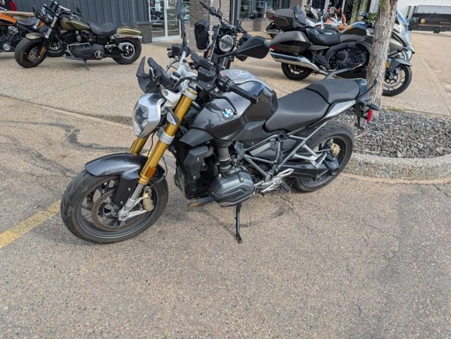 2016 BMW, šedá, 55 094 km, dovoz Kanada — foto 3 z 5
