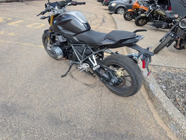 2016 BMW, šedá, 55 094 km, dovoz Kanada — foto 4 z 5