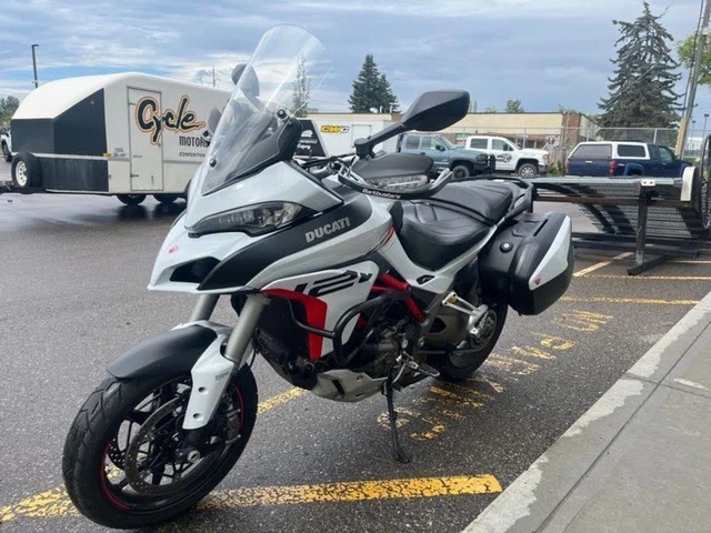 2015 Ducati, bílá, 18 376 km, dovoz Kanada — foto 4 z 5
